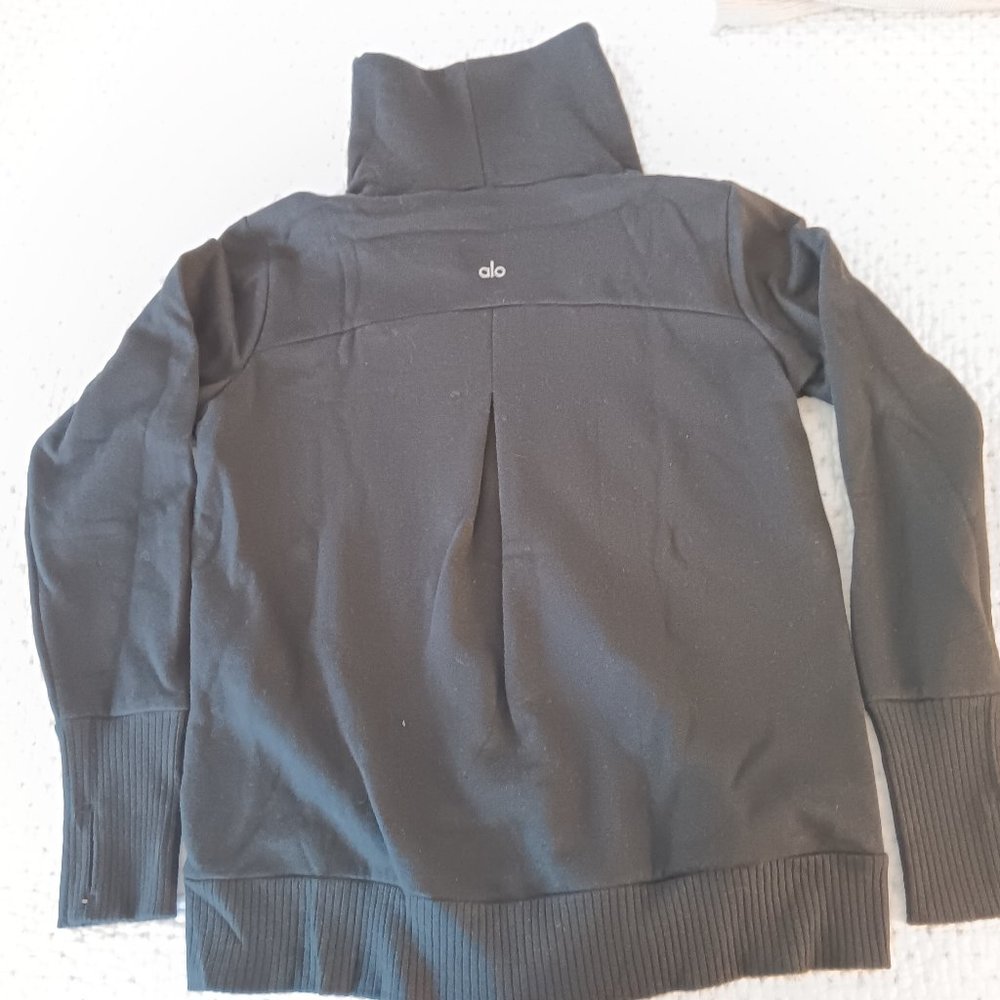 Alo beautiful black boxy turtleneck pullover, super soft